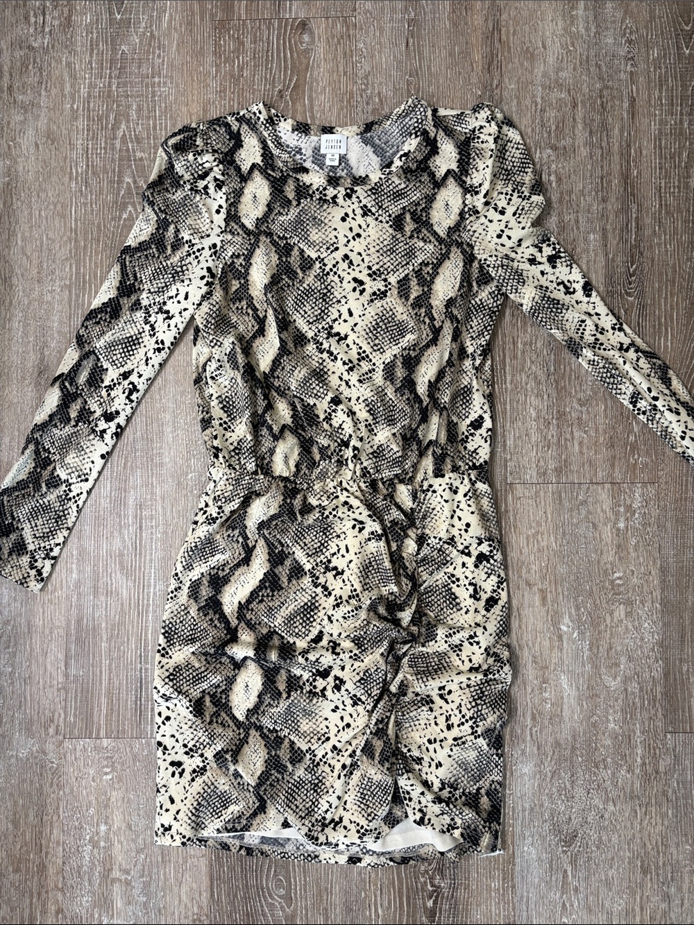 Evereve Peyton Jensen Snake Print Long Sleeve Sheath Dress - Beige/Black